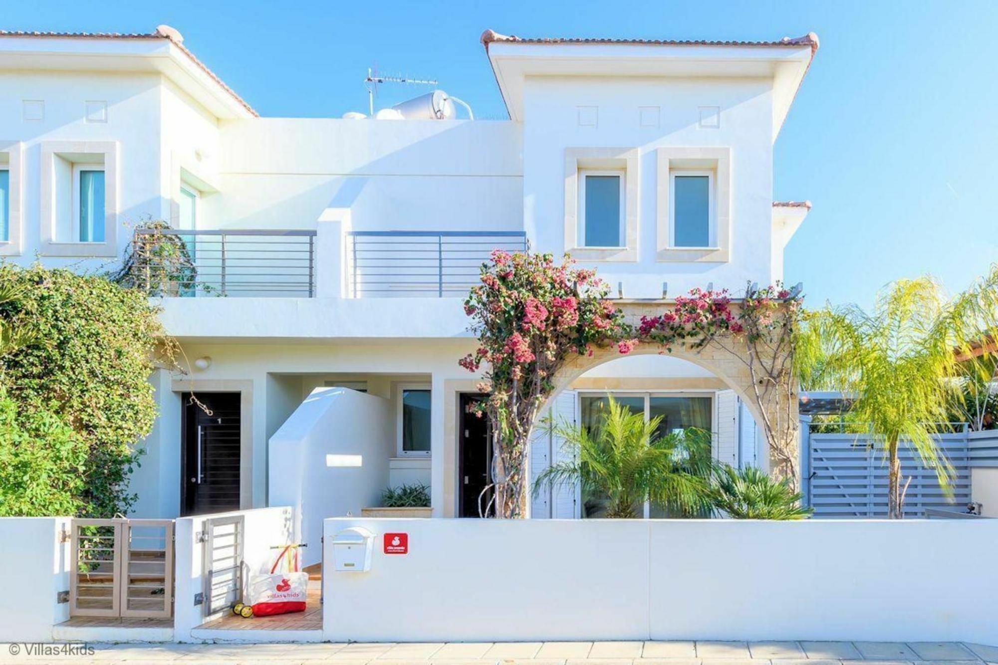 Villa Amanda Paralimni Exterior photo